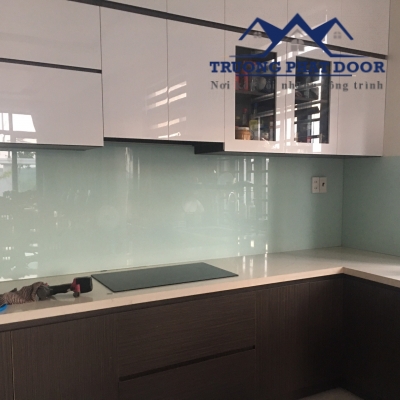 Thi công kính ốp bếp đồng xoài bình phước