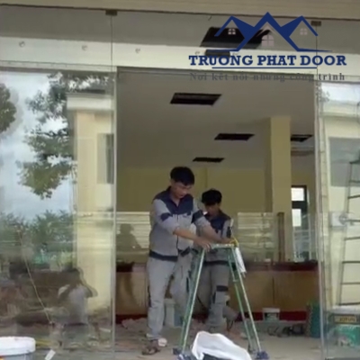 Thi công cửa kính đóng mở tự động đồng xoài