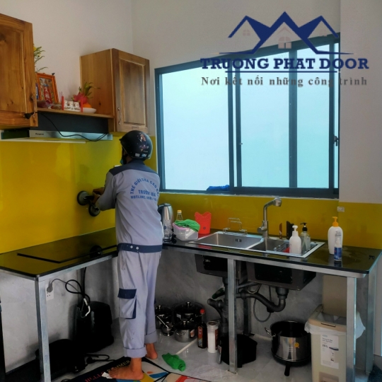 Mẫu Kính ốp bếp bình phước